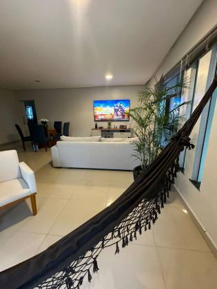 Essa casa é pra você que está buscando uma casa linda com 5 quartos no CAMPOS ELISEOS -PLANALTO. Financia!