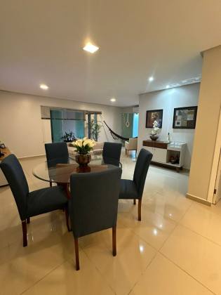 Essa casa é pra você que está buscando uma casa linda com 5 quartos no CAMPOS ELISEOS -PLANALTO. Financia!