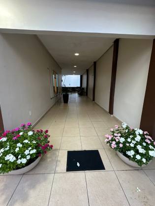 Essa casa é pra você que está buscando uma casa linda com 5 quartos no CAMPOS ELISEOS -PLANALTO. Financia!