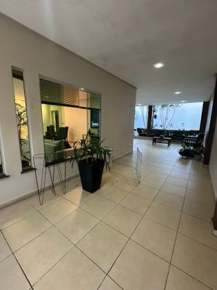 Essa casa é pra você que está buscando uma casa linda com 5 quartos no CAMPOS ELISEOS -PLANALTO. Financia!