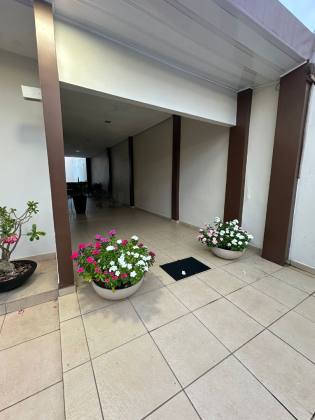 Essa casa é pra você que está buscando uma casa linda com 5 quartos no CAMPOS ELISEOS -PLANALTO. Financia!
