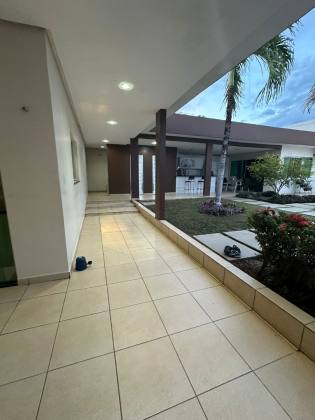 Essa casa é pra você que está buscando uma casa linda com 5 quartos no CAMPOS ELISEOS -PLANALTO. Financia!