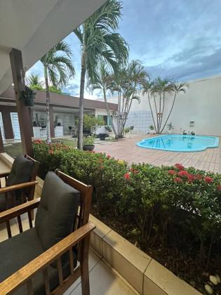 Essa casa é pra você que está buscando uma casa linda com 5 quartos no CAMPOS ELISEOS -PLANALTO. Financia!
