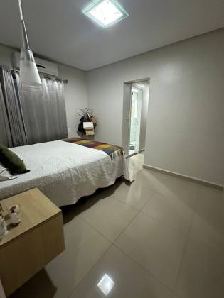 Essa casa é pra você que está buscando uma casa linda com 5 quartos no CAMPOS ELISEOS -PLANALTO. Financia!
