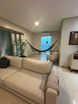 Essa casa é pra você que está buscando uma casa linda com 5 quartos no CAMPOS ELISEOS -PLANALTO. Financia!