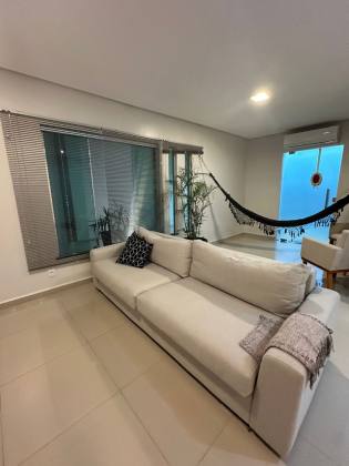 Essa casa é pra você que está buscando uma casa linda com 5 quartos no CAMPOS ELISEOS -PLANALTO. Financia!