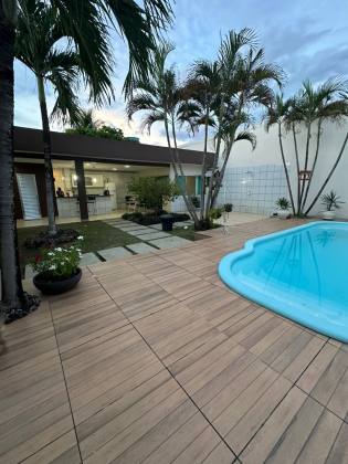 Essa casa é pra você que está buscando uma casa linda com 5 quartos no CAMPOS ELISEOS -PLANALTO. Financia!