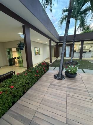 Essa casa é pra você que está buscando uma casa linda com 5 quartos no CAMPOS ELISEOS -PLANALTO. Financia!