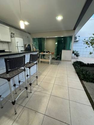 Essa casa é pra você que está buscando uma casa linda com 5 quartos no CAMPOS ELISEOS -PLANALTO. Financia!