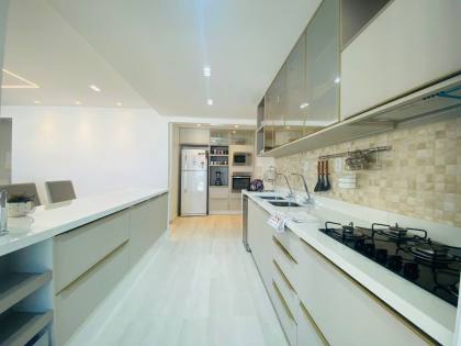 Apartamento Alto Padrão, 100% mobiliado para você que busca conforto e sofisticação no Condomínio Reserva Inglesa- com vista pro rio- London. Conheça!