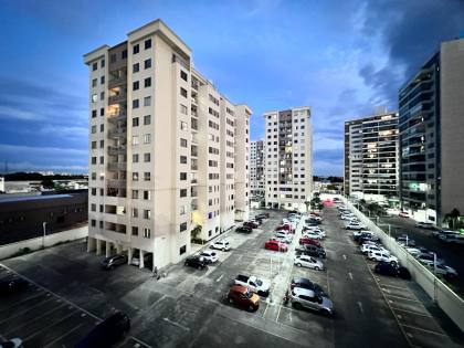 Apartamento com 3 quartos sendo 1 suíte no WEEKEND CLUB | Ponta Negra, armários e climatizado. Conheça agora!