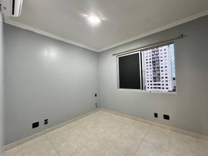 Apartamento com 3 quartos sendo 1 suíte no WEEKEND CLUB | Ponta Negra, armários e climatizado. Conheça agora!