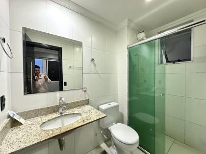 Apartamento com 3 quartos sendo 1 suíte no WEEKEND CLUB | Ponta Negra, armários e climatizado. Conheça agora!
