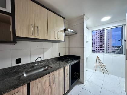Apartamento com 3 quartos sendo 1 suíte no WEEKEND CLUB | Ponta Negra, armários e climatizado. Conheça agora!