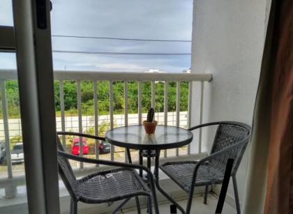 Conheça esse apartamento no Life Flores- 2 quartos sendo 1 suíte, armários e climatizado. 1 vaga!