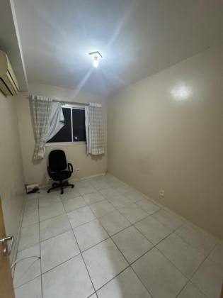 Conheça esse apartamento no Life Flores- 2 quartos sendo 1 suíte, armários e climatizado. 1 vaga!