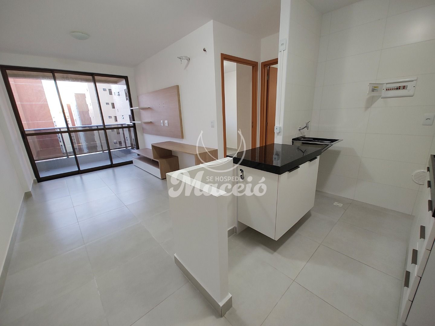 Quarto e sala, semi mobiliado para alugar na Ponta Verde