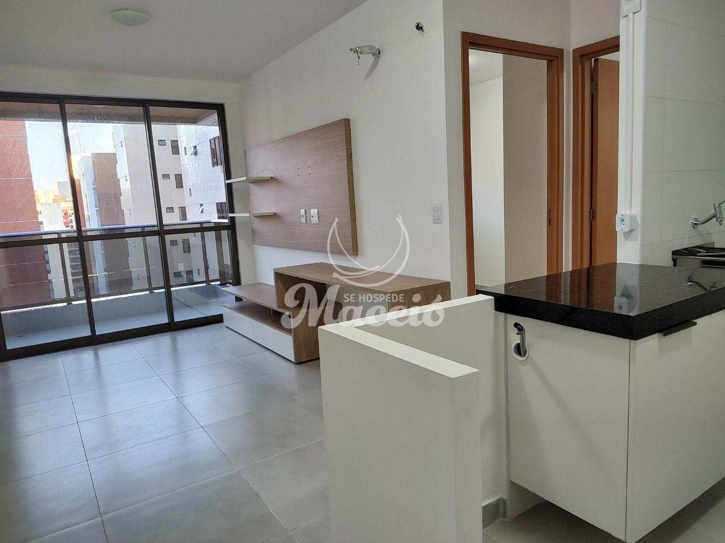 Quarto e sala, semi mobiliado para alugar na Ponta Verde