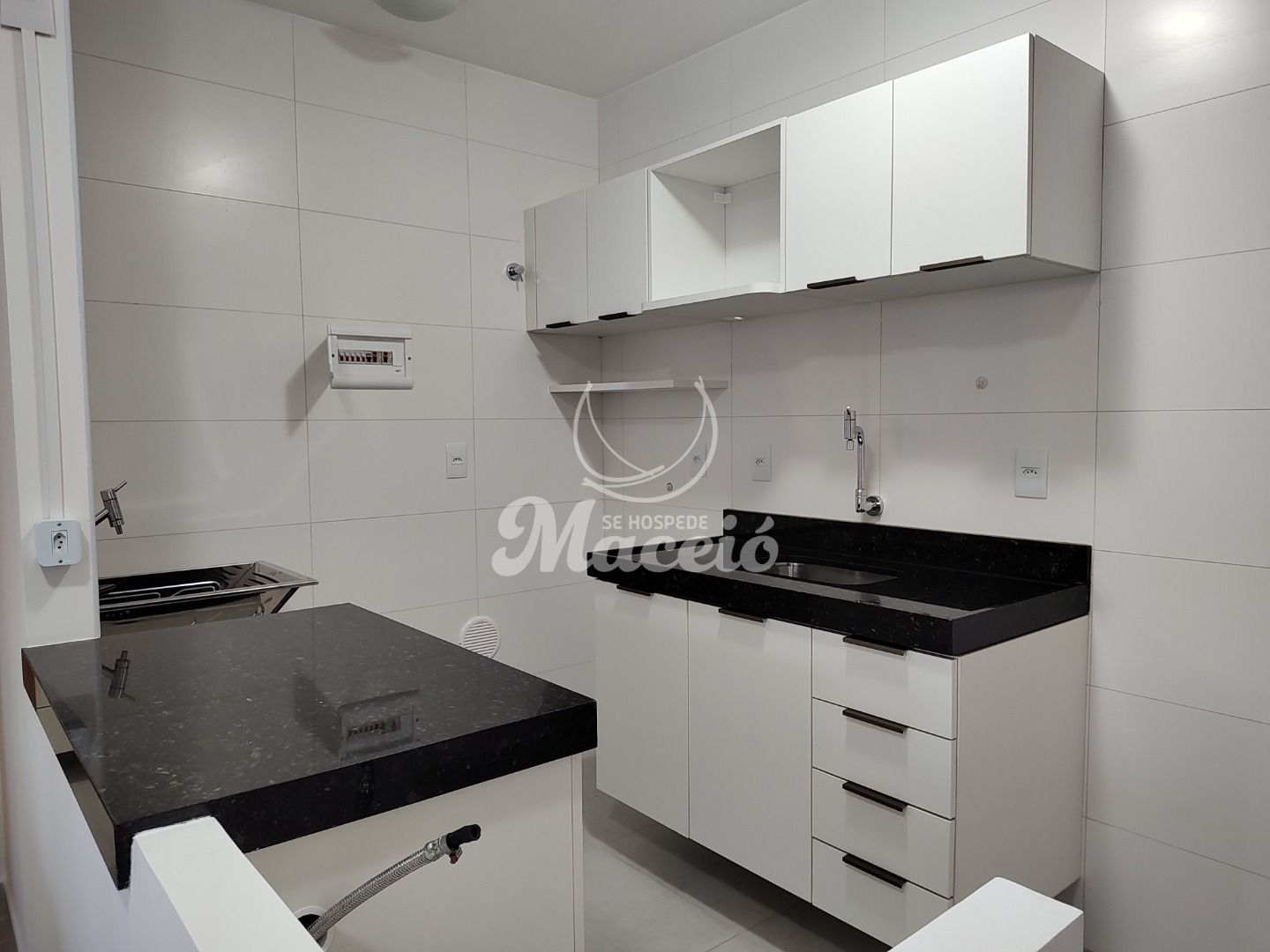 Quarto e sala, semi mobiliado para alugar na Ponta Verde