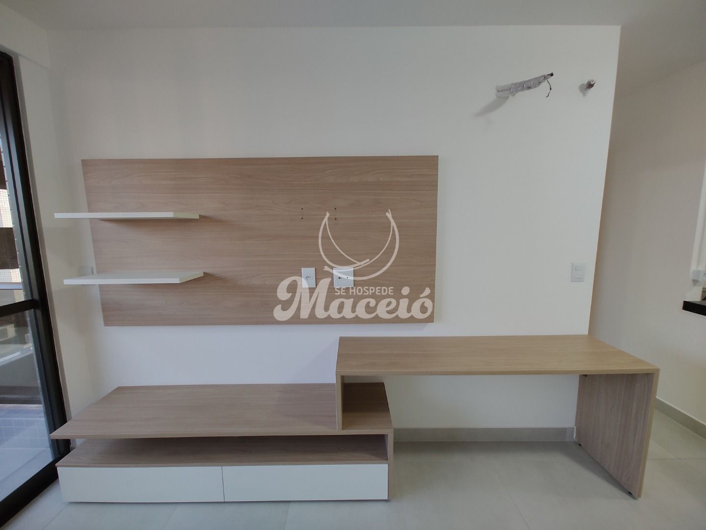 Quarto e sala, semi mobiliado para alugar na Ponta Verde