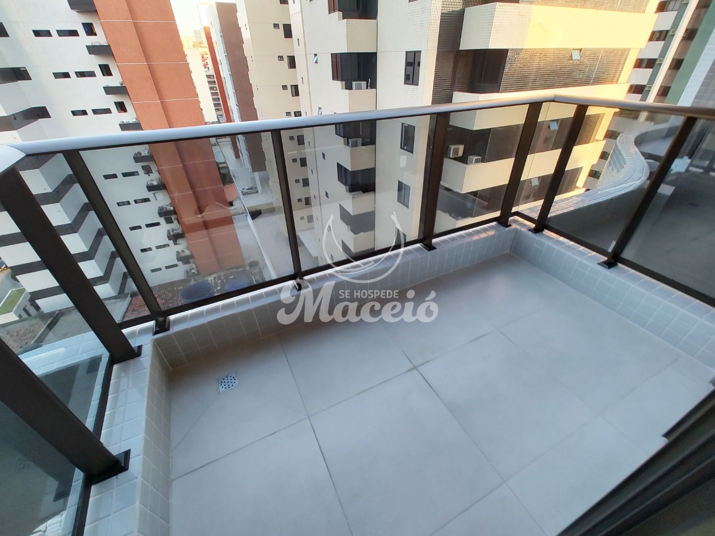 Quarto e sala, semi mobiliado para alugar na Ponta Verde