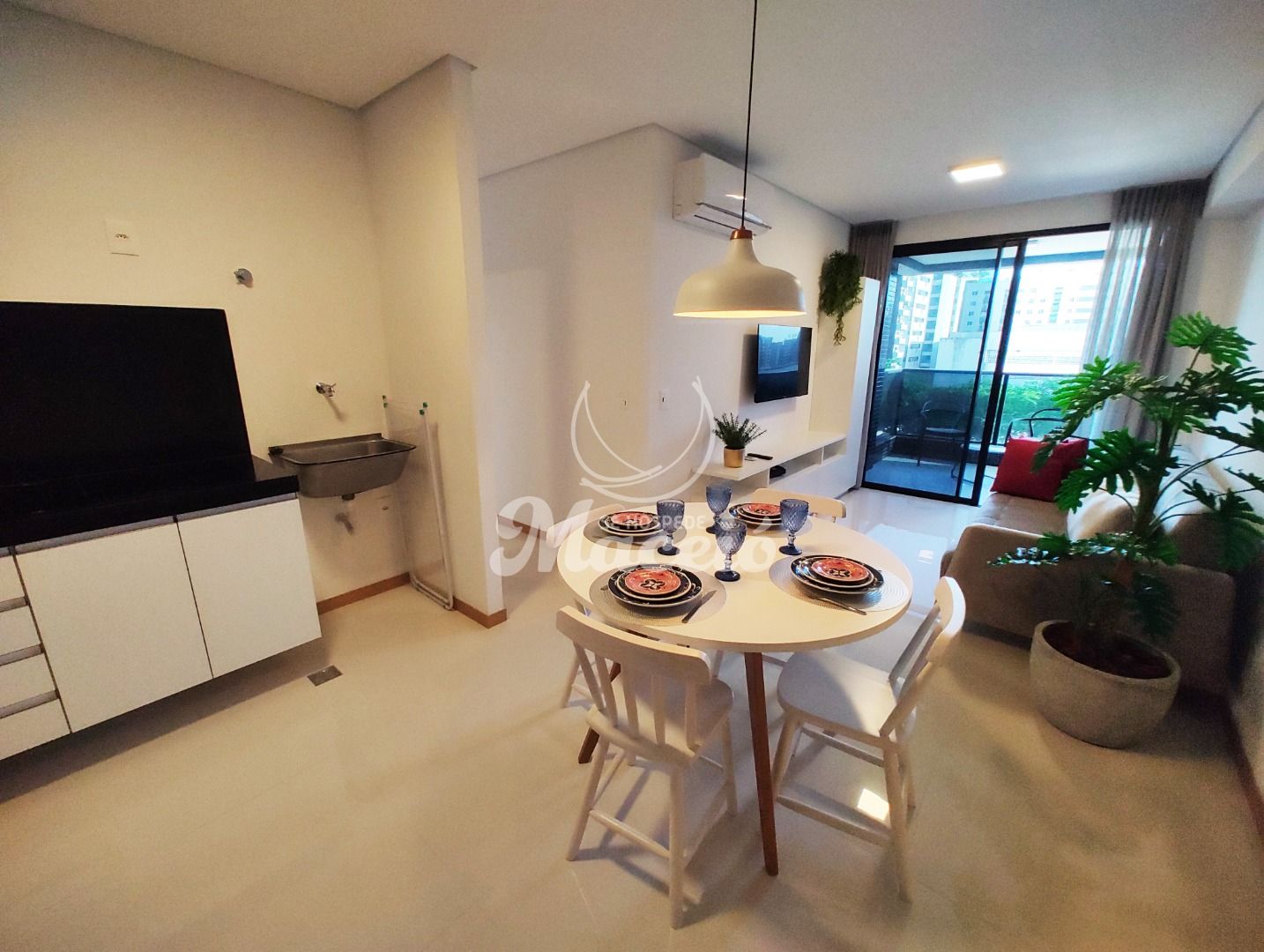 Quarto e sala mobiliado em edifício conceito de Maceió.