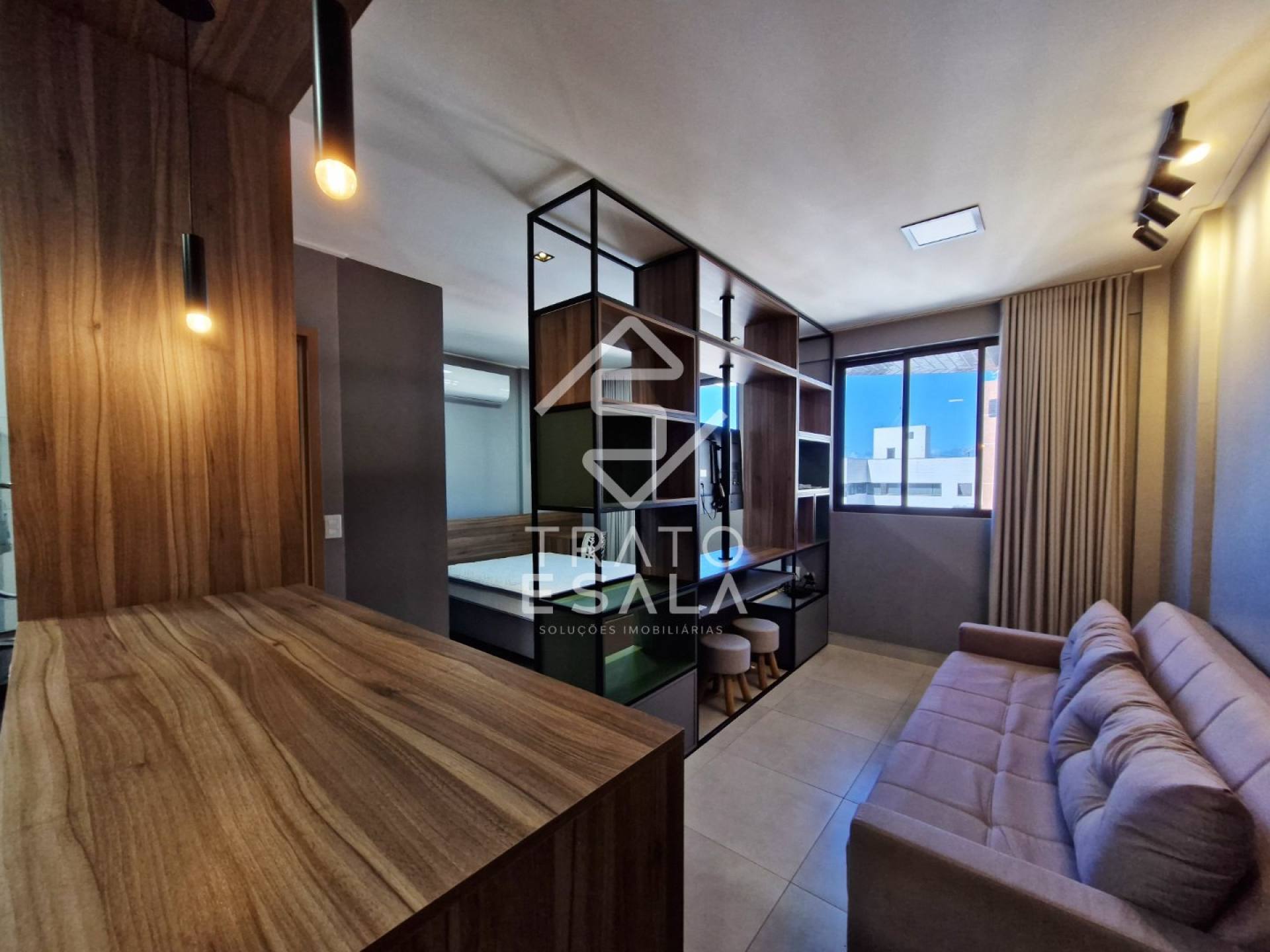 Studio decorado e rodeado de praticidade, em excelente localização da Ponta Verde.