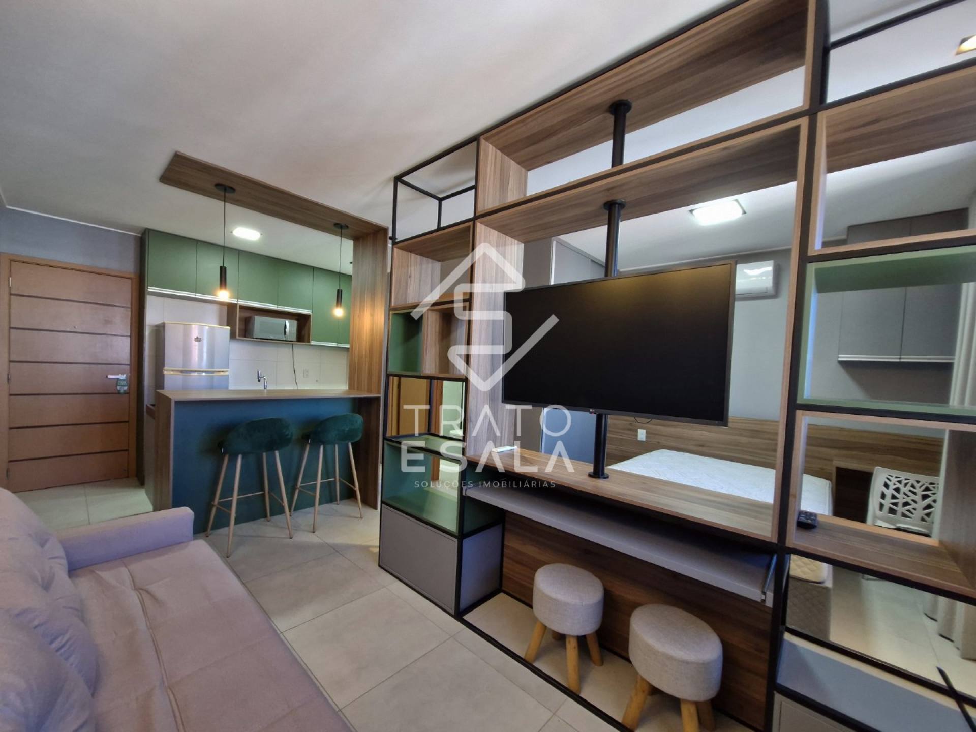 Studio decorado e rodeado de praticidade, em excelente localização da Ponta Verde.