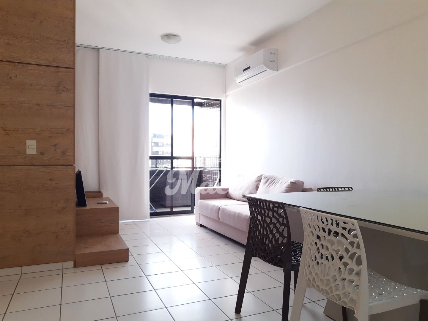 Apartamento de 2 quartos sendo 1 suíte, bem localizado no bairro Ponta Verde