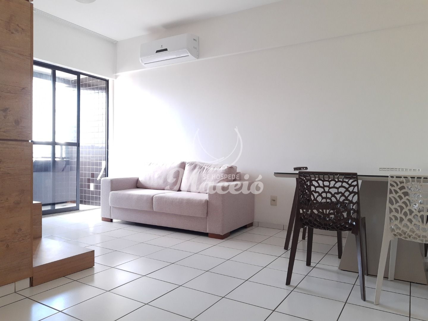 Apartamento de 2 quartos sendo 1 suíte, bem localizado no bairro Ponta Verde