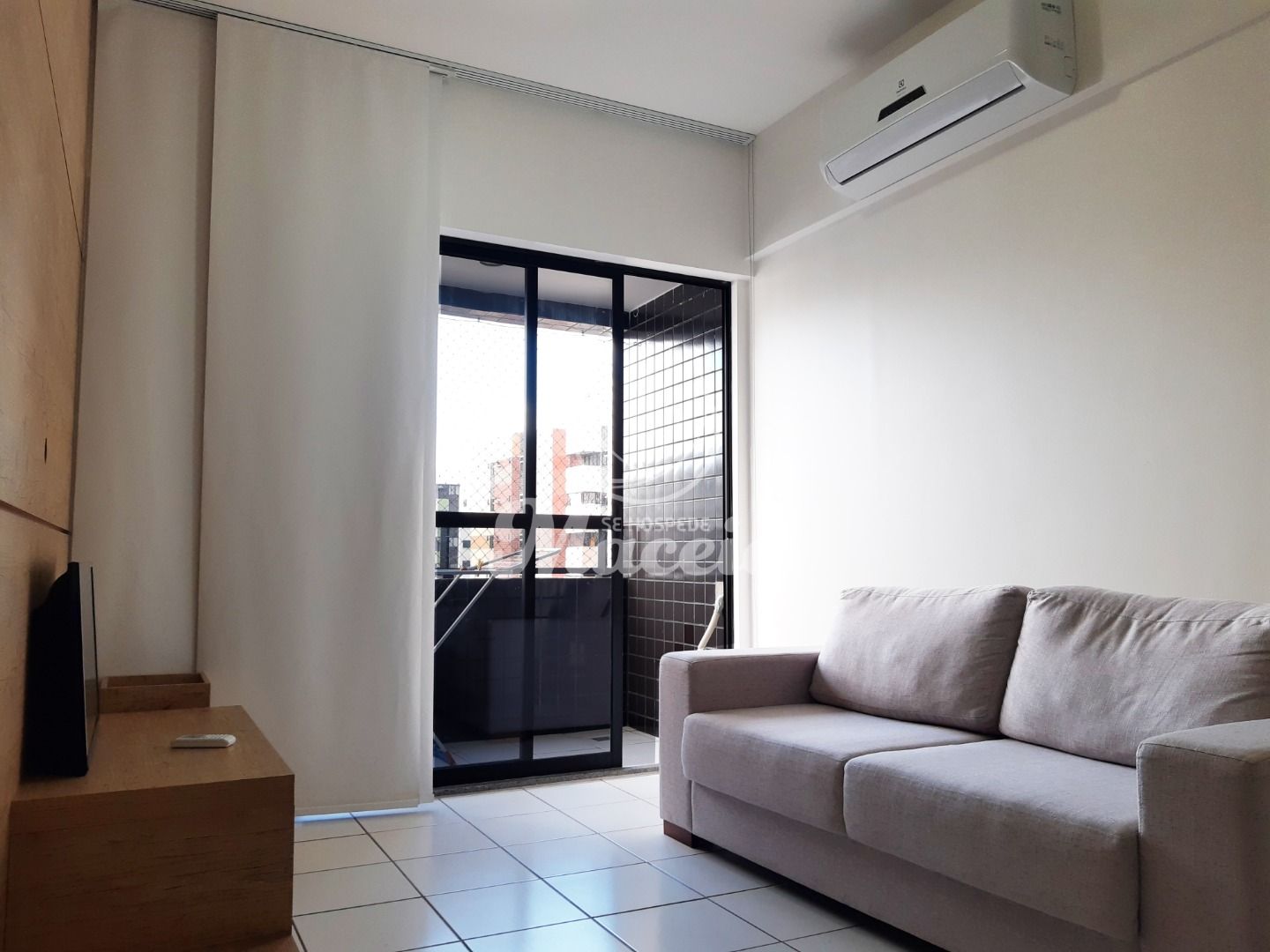 Apartamento de 2 quartos sendo 1 suíte, bem localizado no bairro Ponta Verde