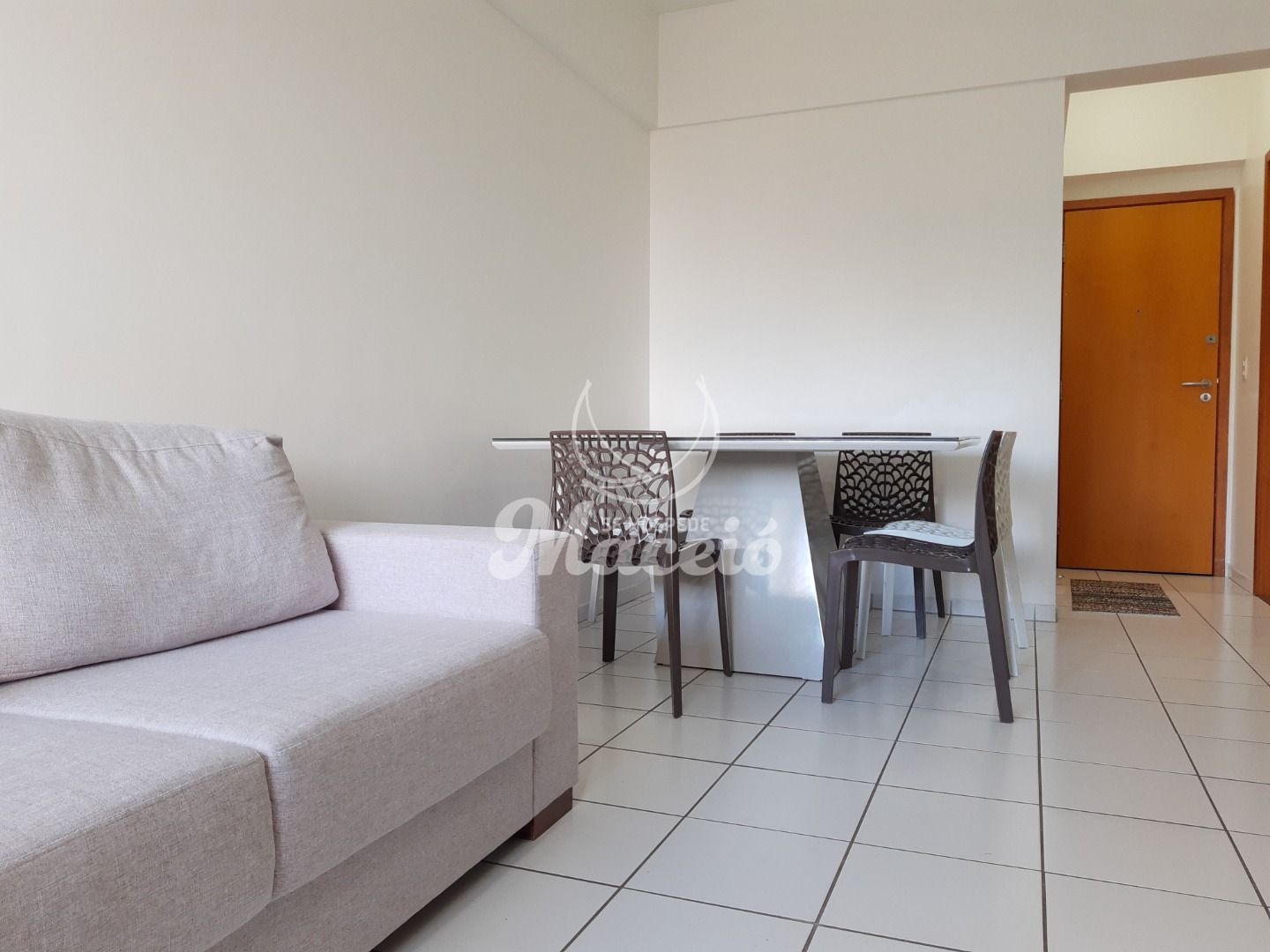 Apartamento de 2 quartos sendo 1 suíte, bem localizado no bairro Ponta Verde