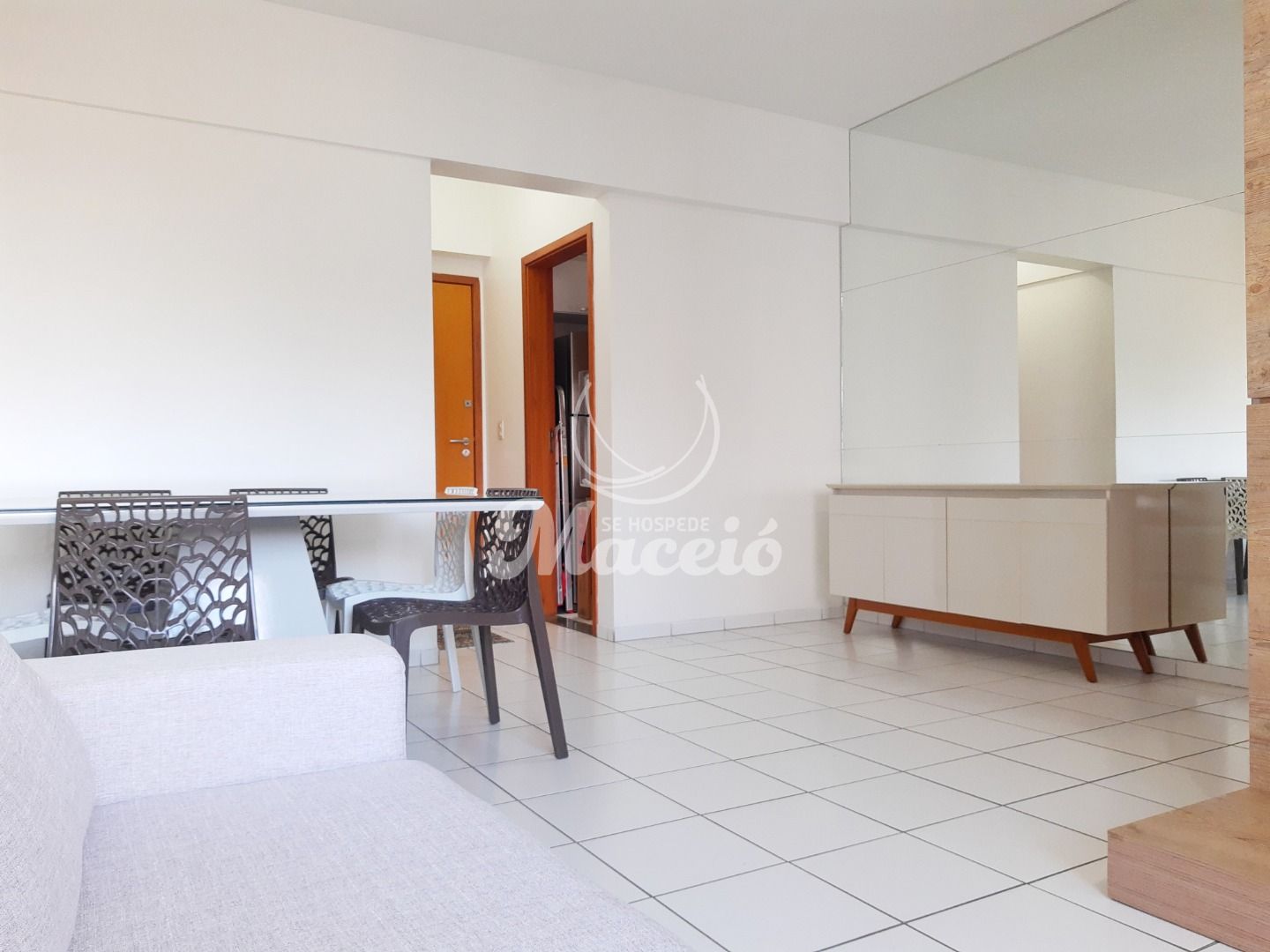 Apartamento de 2 quartos sendo 1 suíte, bem localizado no bairro Ponta Verde