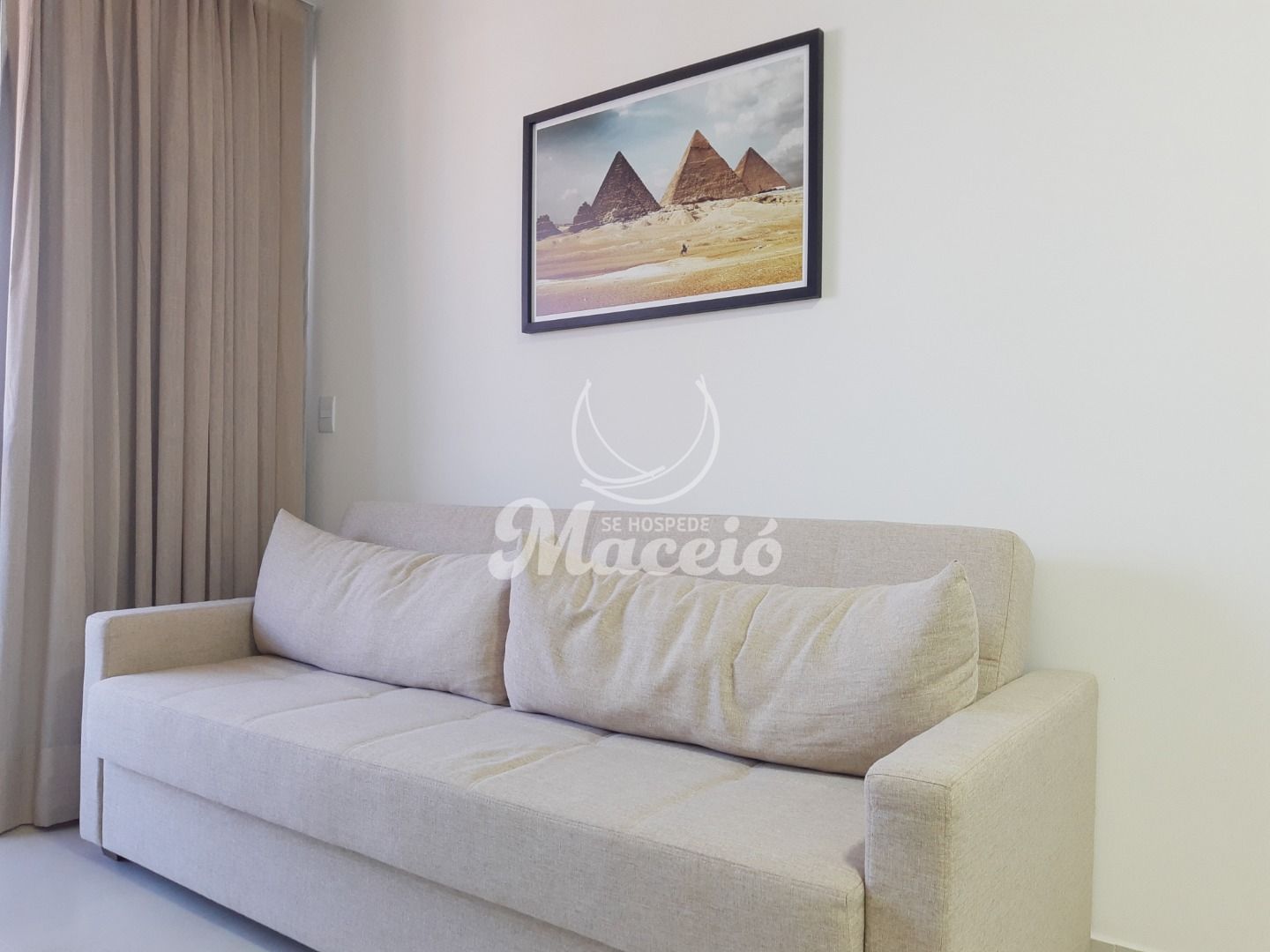 Quarto e sala, mobiliado com ótima localização, área de lazer