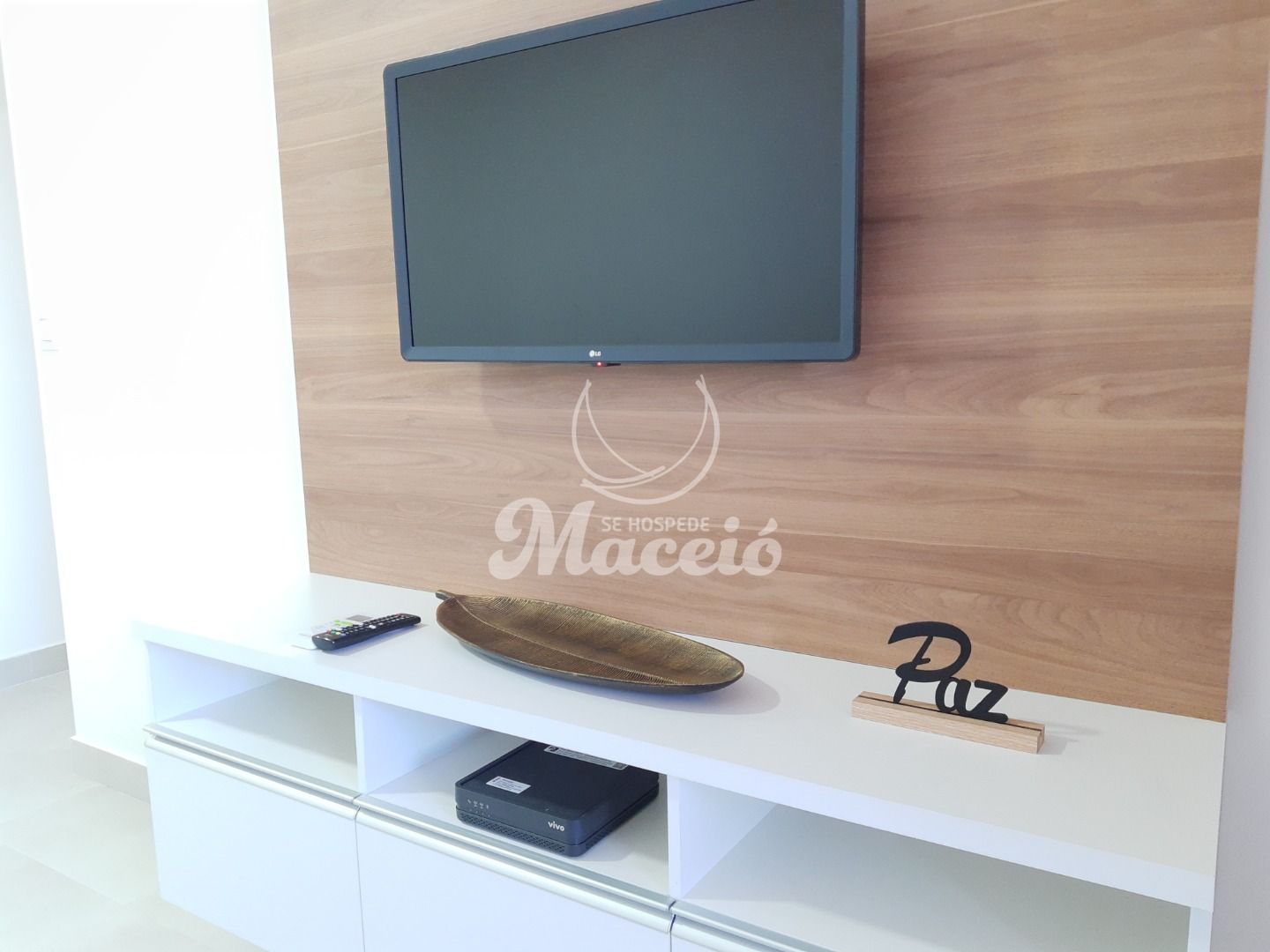 Quarto e sala, mobiliado com ótima localização, área de lazer