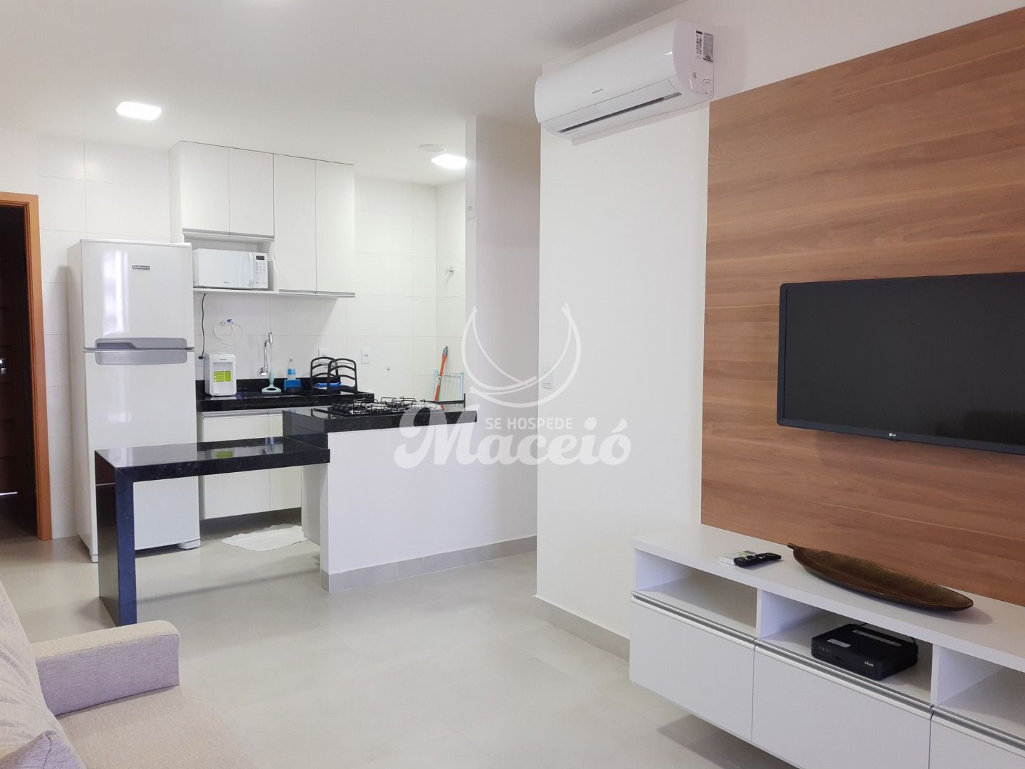 Quarto e sala, mobiliado com ótima localização, área de lazer