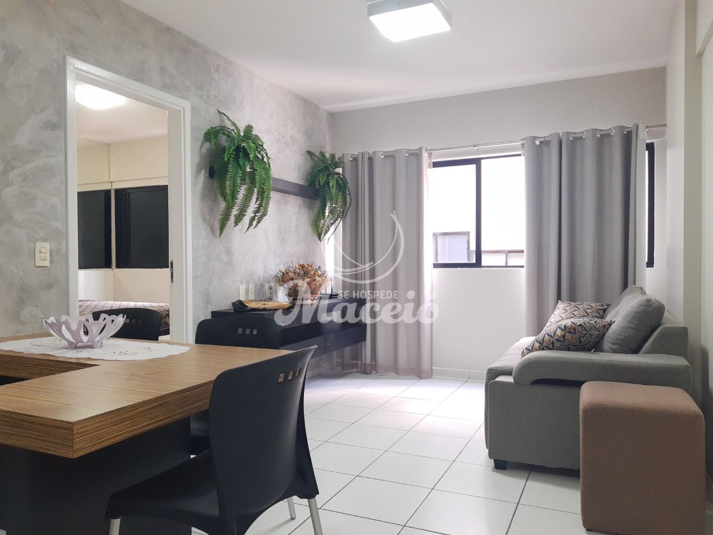 Quarto e sala mobiliado, à uma quadra da orla da Ponta Verde