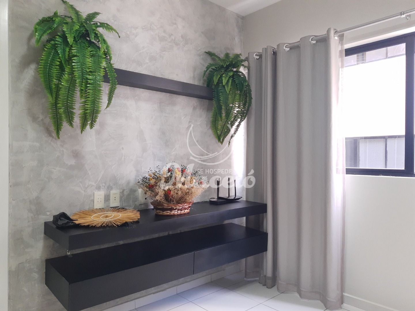 Quarto e sala mobiliado, à uma quadra da orla da Ponta Verde