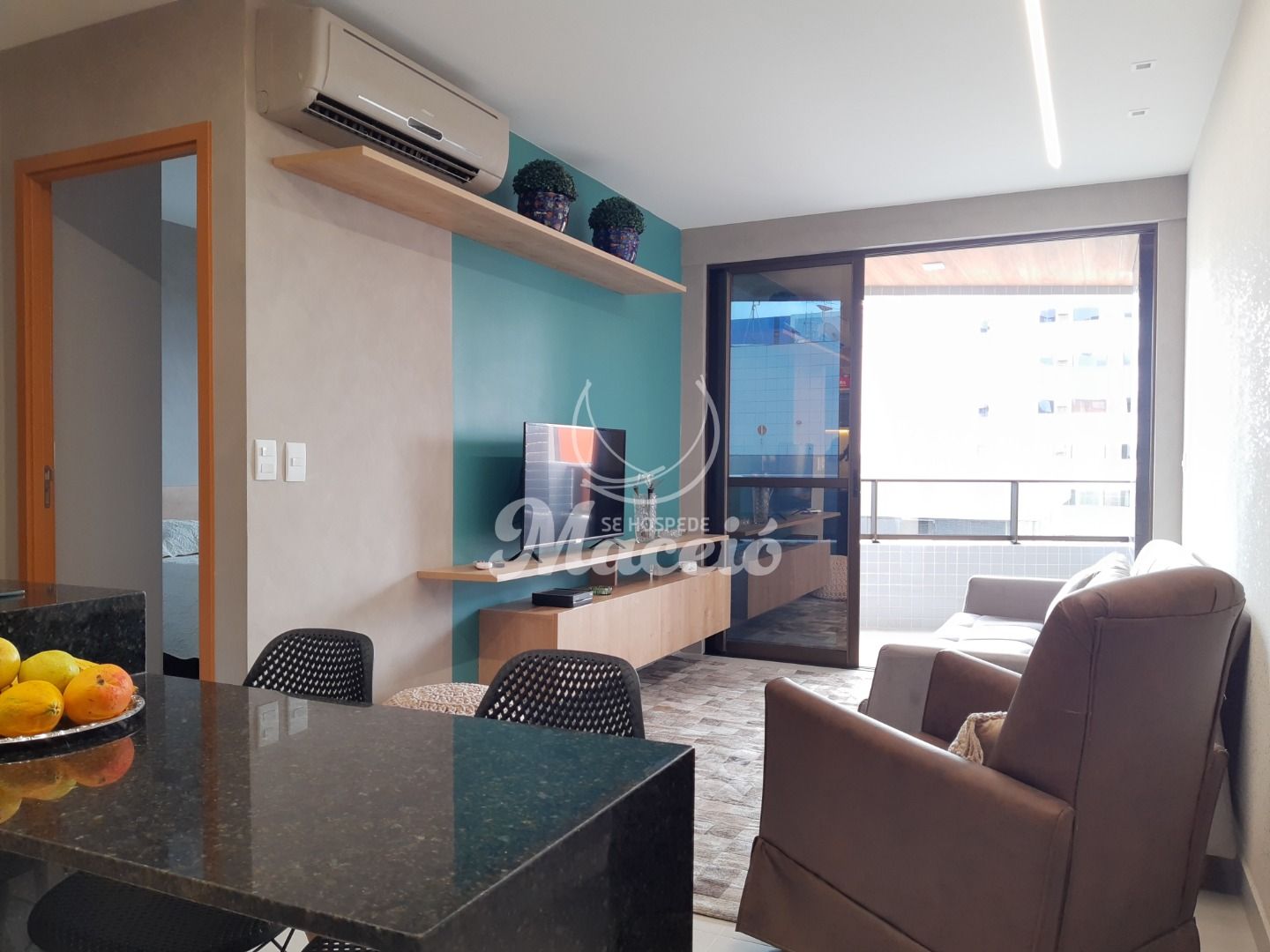 Quarto e sala, mobiliado na Ponta Verde