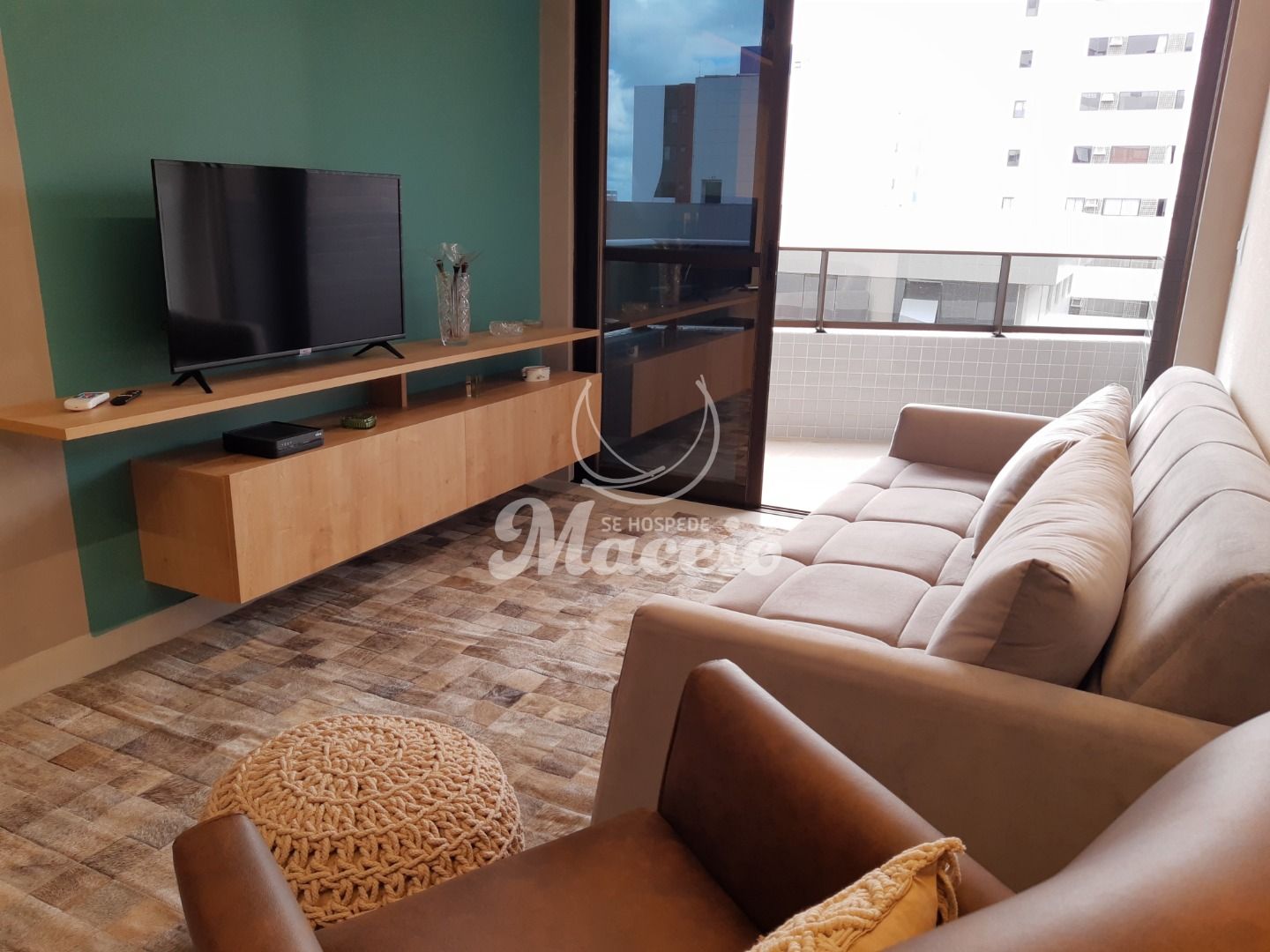 Quarto e sala, mobiliado na Ponta Verde