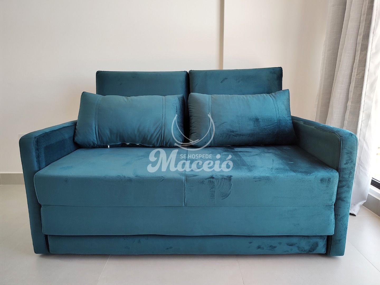 Studio novo e mobiliado, rua tranquila e muito bem localizado