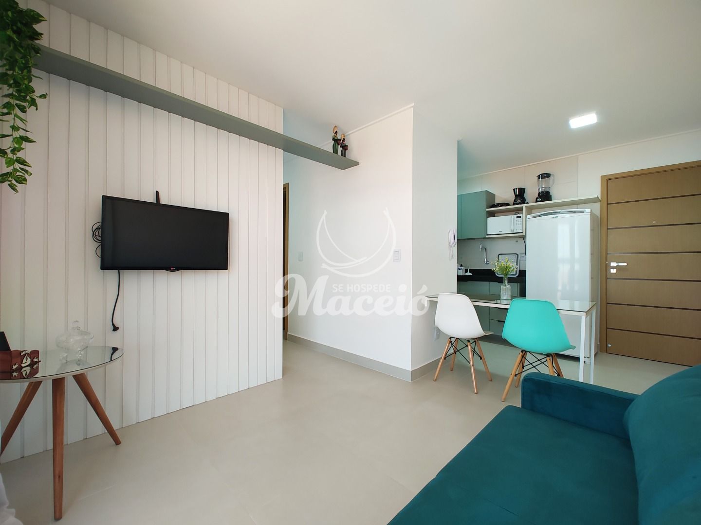 Studio novo e mobiliado, rua tranquila e muito bem localizado