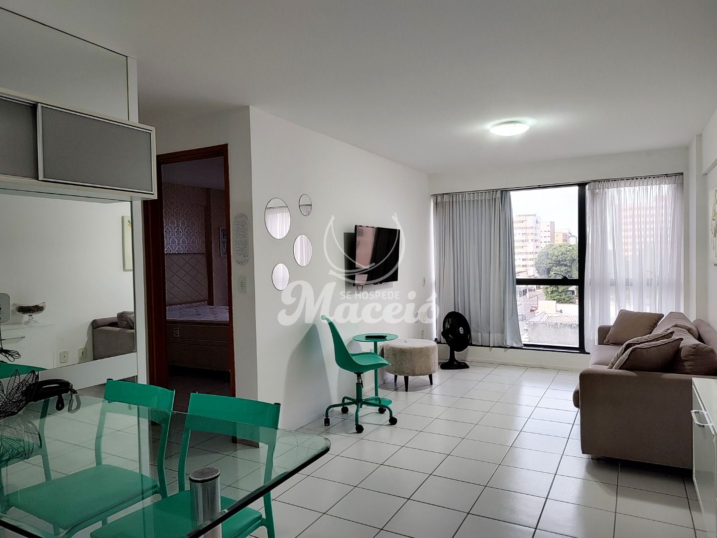 Quarto e sala em localização privilegiada na Ponta Verde, decorado e completo