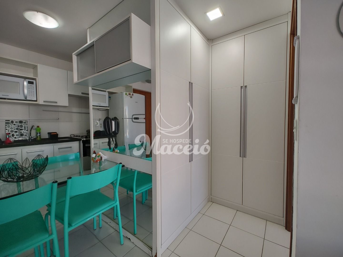 Quarto e sala em localização privilegiada na Ponta Verde, decorado e completo