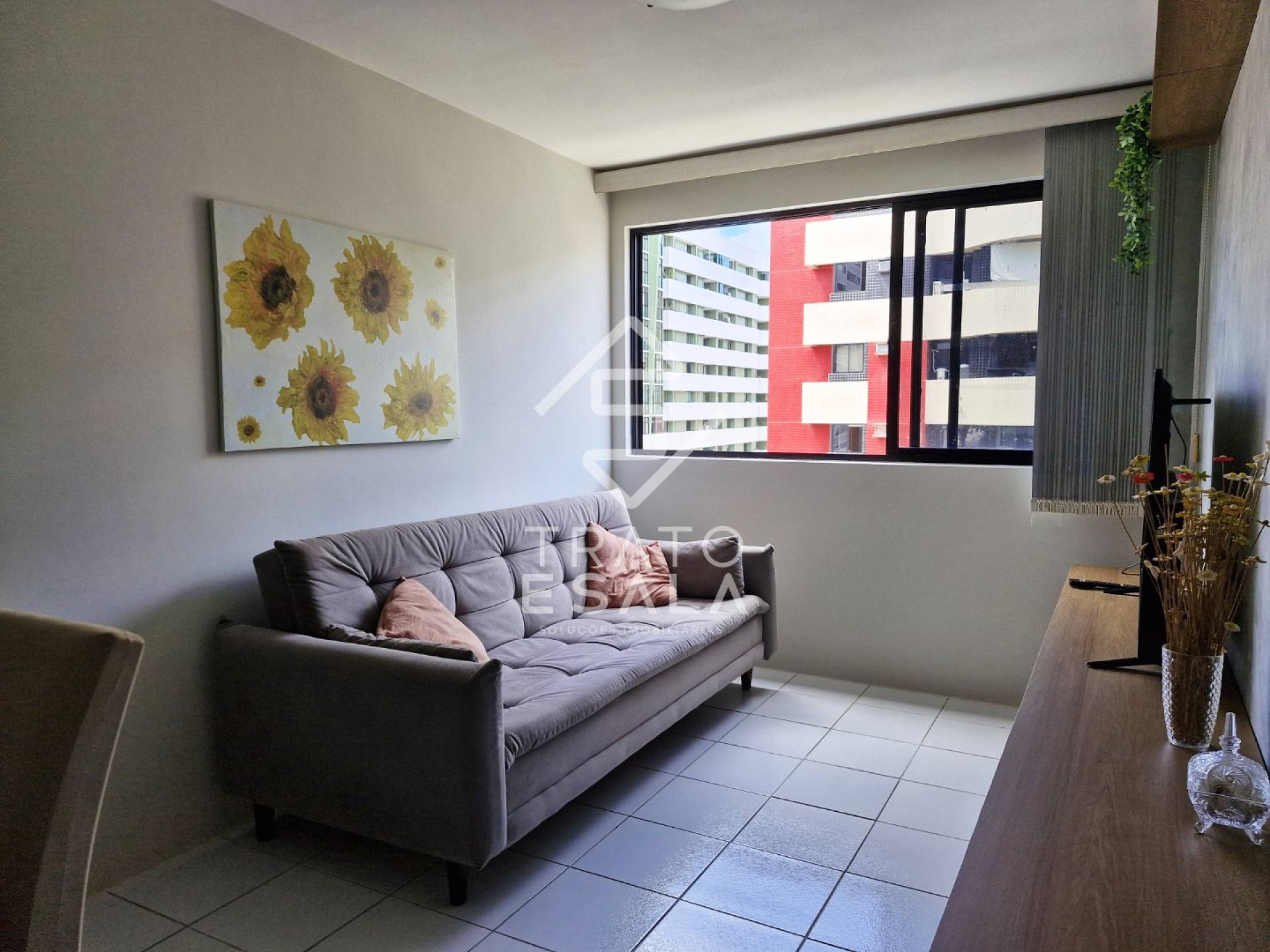 Quarto e sala mobiliado, localização privilegiada, na Ponta Verde