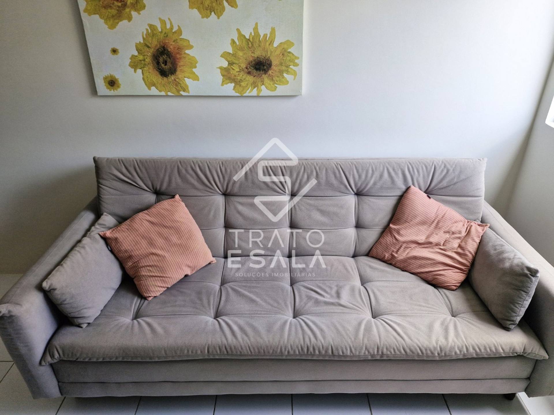 Quarto e sala mobiliado, localização privilegiada, na Ponta Verde