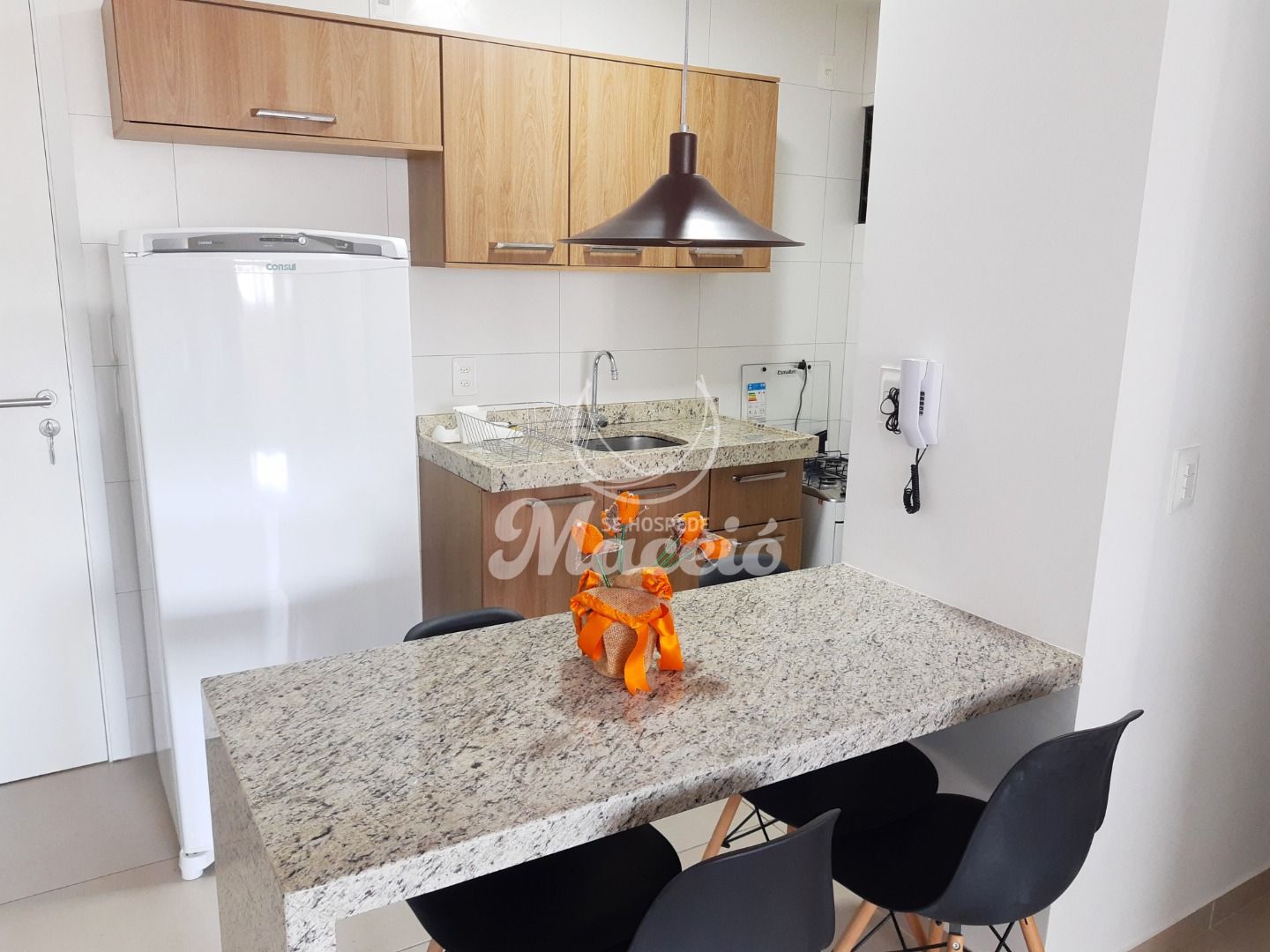Quarto e sala completo e requintado, próximo à orla da Ponta Verde