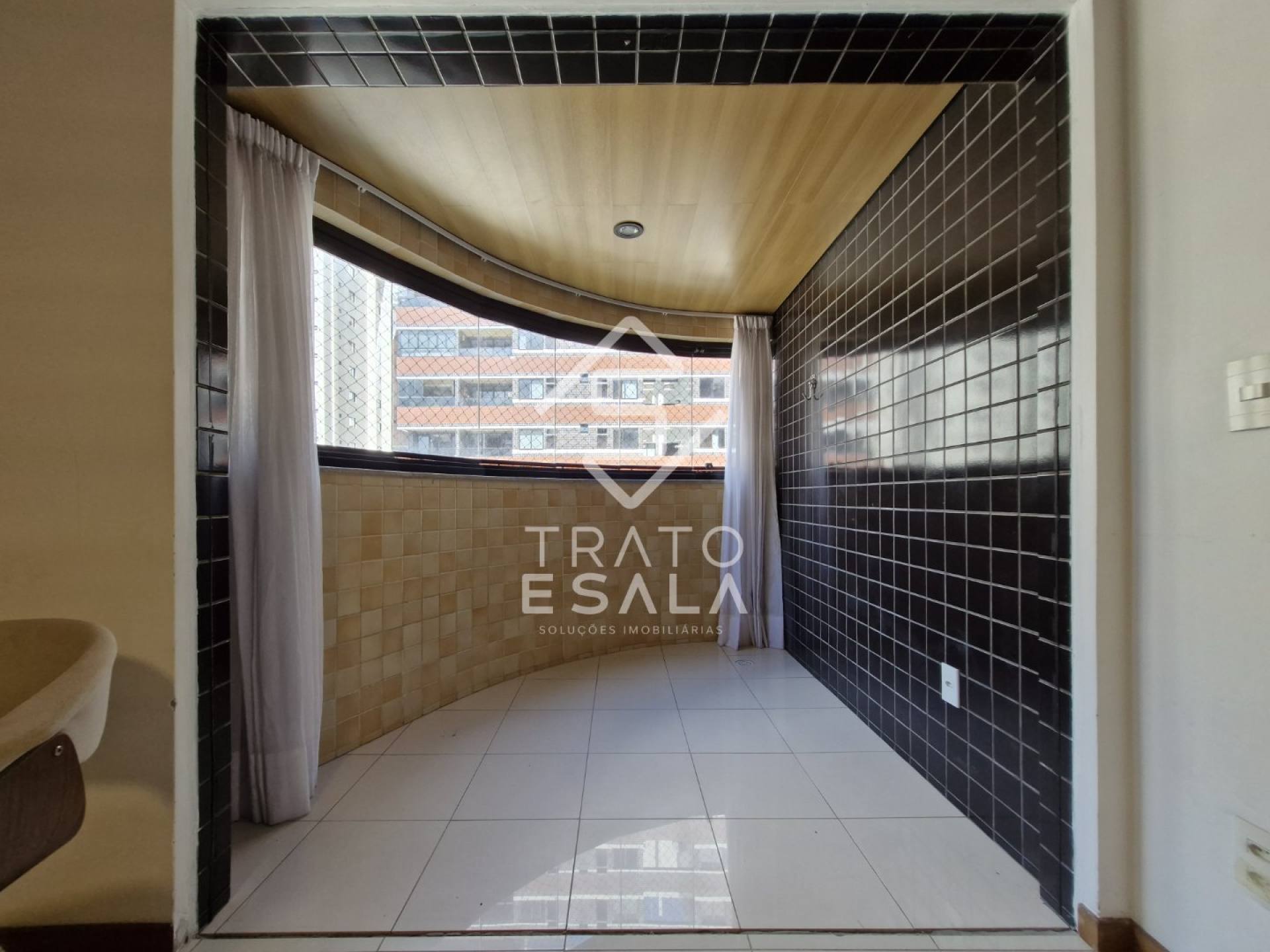 Apartamento 3 quartos, amplo, decorado e completo, na Ponta Verde