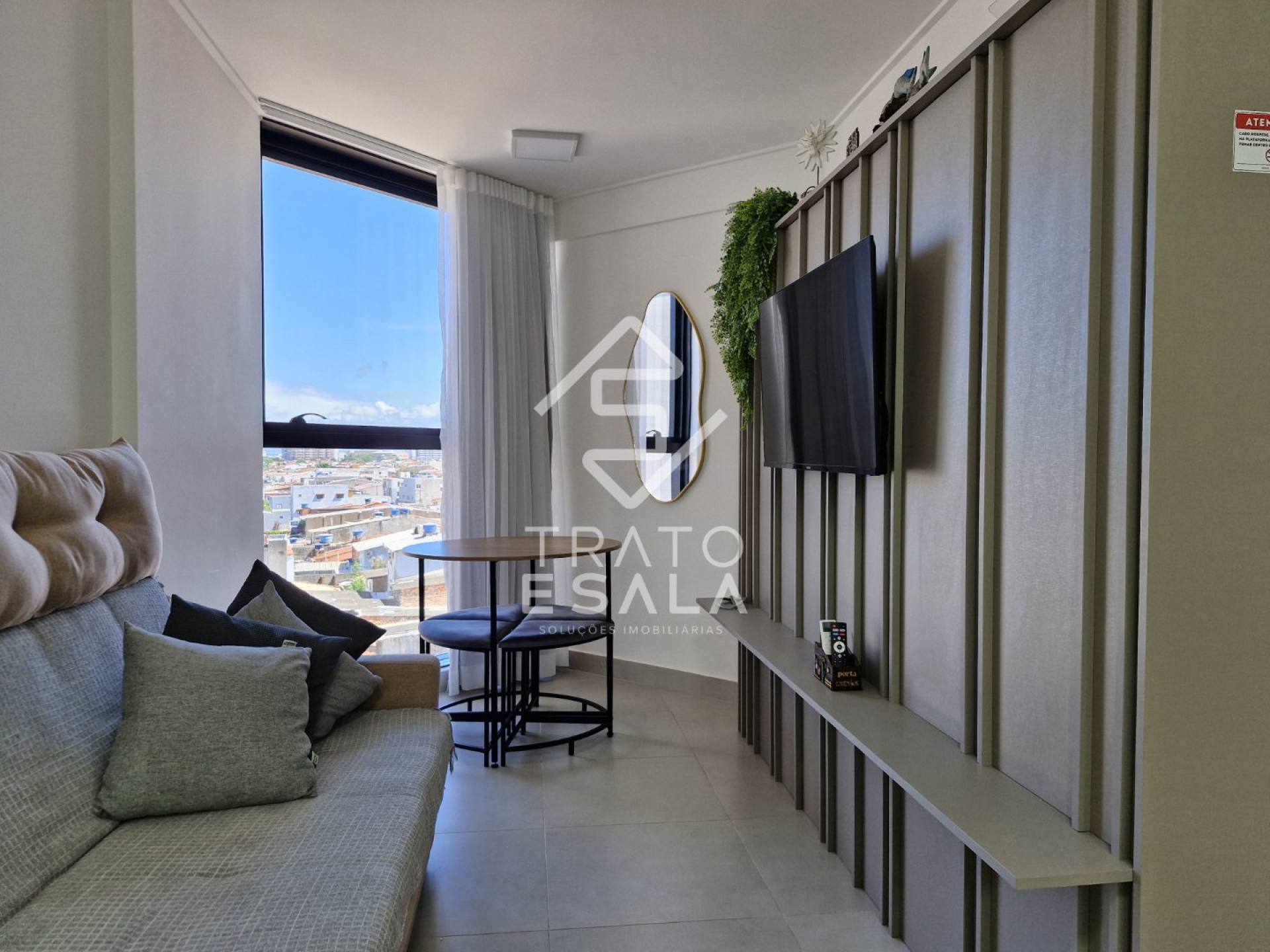 Apartamento quarto e sala, no Edifício Studio Design 3, em frente à Praça Lions, na Pajuçara