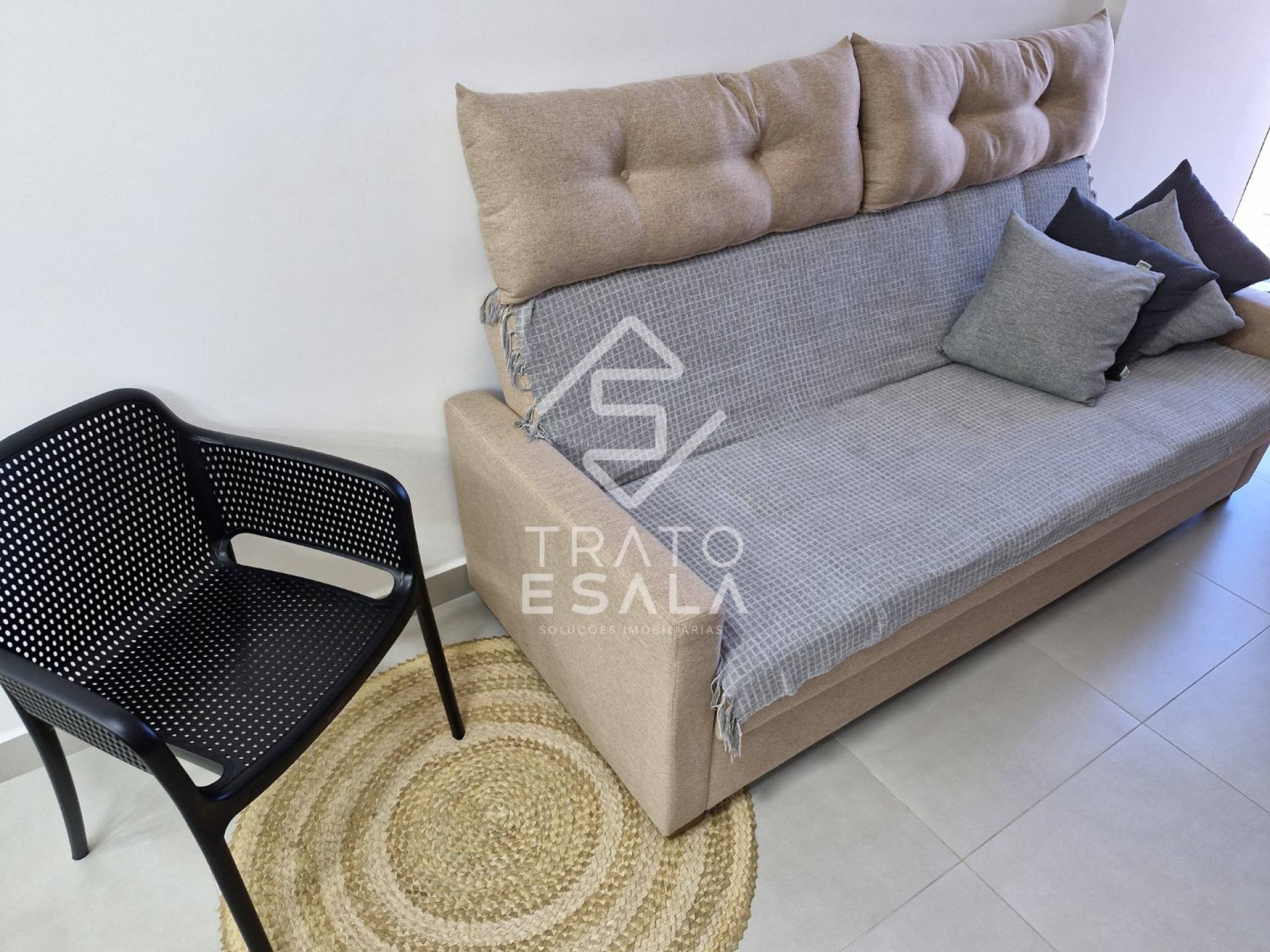 Apartamento quarto e sala, no Edifício Studio Design 3, em frente à Praça Lions, na Pajuçara